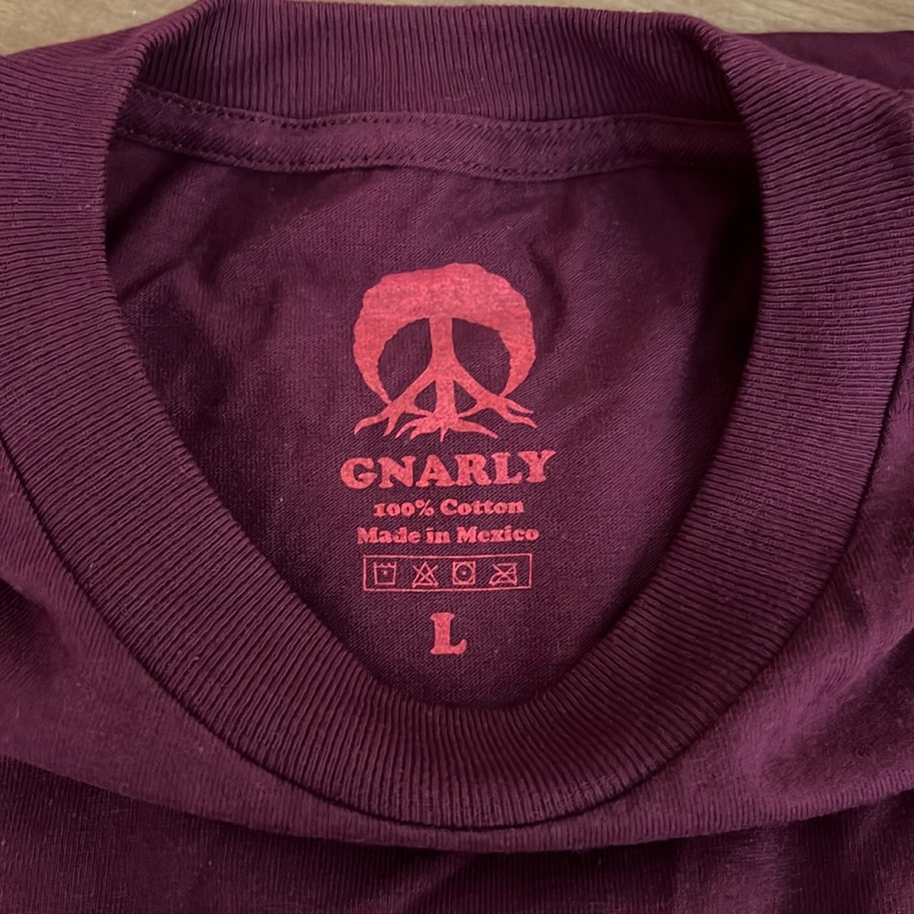 NIP Gnarly T shirt Crewneck Cotton Shirt Maroon Size LARGE UNISEX - Picture 2 of 4